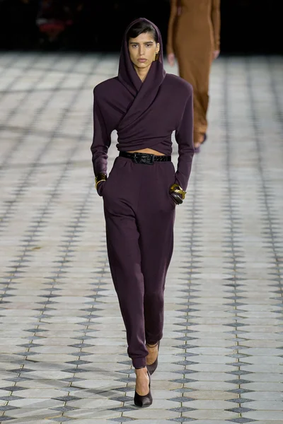 Look 28
